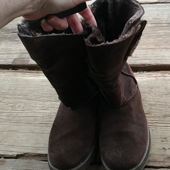 Skechers Shoes - Skechers Australia slip-on suede furry line boots
